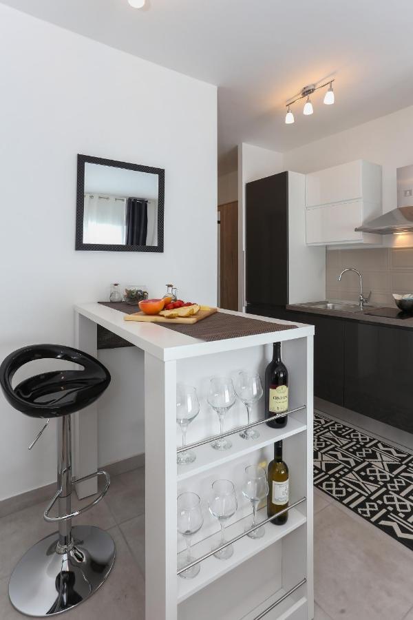 Modern Apartments With Sea View 150 Meters To Beach Kastela Exterior photo